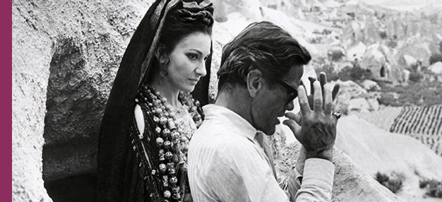 PIER PAOLO PASOLINI SUR LE TOURNAGE DE MÉDÉE PIER PAOLO PASOLINI SUR LE TOURNAGE DE MÉDÉE