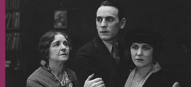 L'Opinion publique (A Woman in Paris)  L'Opinion publique (A Woman in Paris)